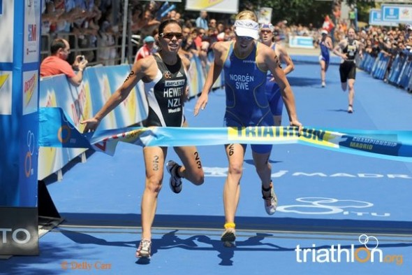 Andrea Hewitt and Lisa Norden sprinting for the win in Madrid