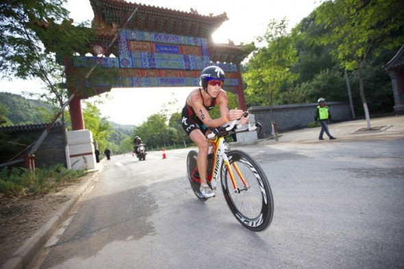 Lisa Norden under cykelmomentet i Beijing International triathlon