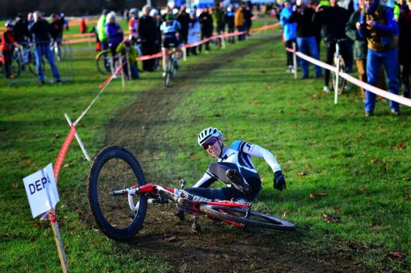 Lisa Norden åker i backen under CX SM 2013