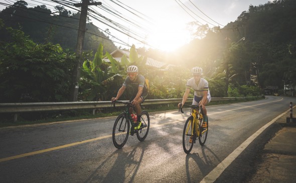 Lisa och Calle cykel Thanyapura